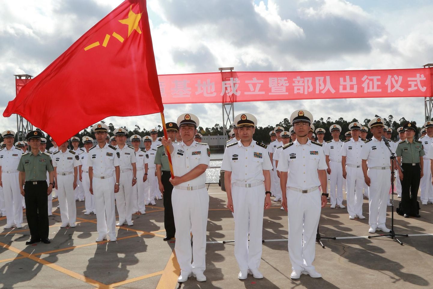 Hiina mereväelased Zhanjiangi sõjaväesadamas.  FOTO: Scanpix