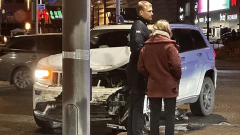 FOTOD ⟩ Tallinna kesklinnas toimus liiklusõnnetus, kus juhid ei saavuta kokkulepet