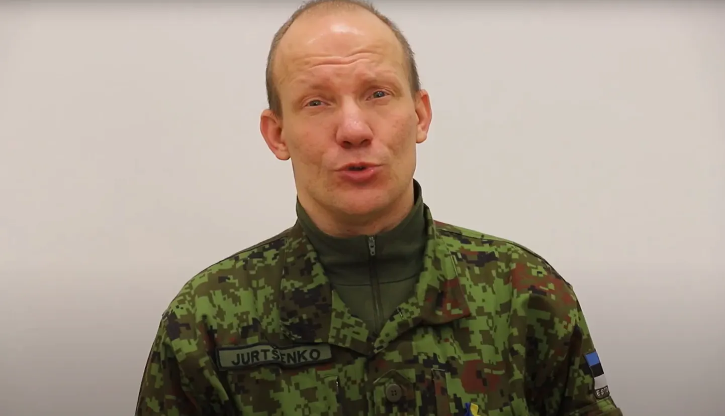 Ukrainakeelset rahvaviisi laulab naistepäeva puhul Indrek Jurtšenko.
