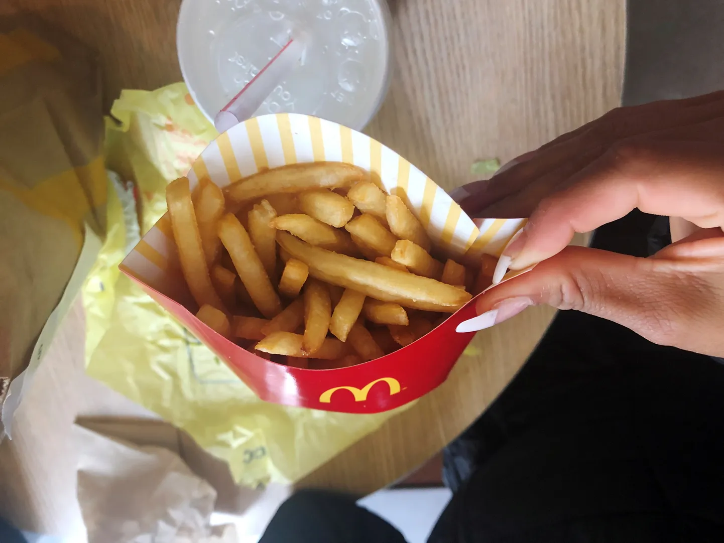 McDonald's tõstis hinda, tarbijad nautisid piirangute kadumist ja sõid väljaspool kodu
