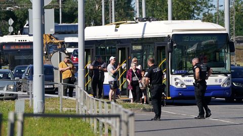 Ugunsgrēka dēļ Ulmaņa gatvē bloķēta satiksme