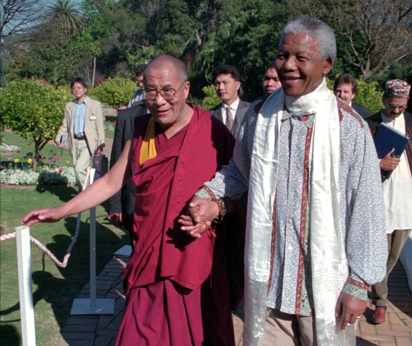 1996. aastal kohtusid Dalai-laama ja Nelson Mandela Lõuna-Aafrika vabariigis Kaplinnas.