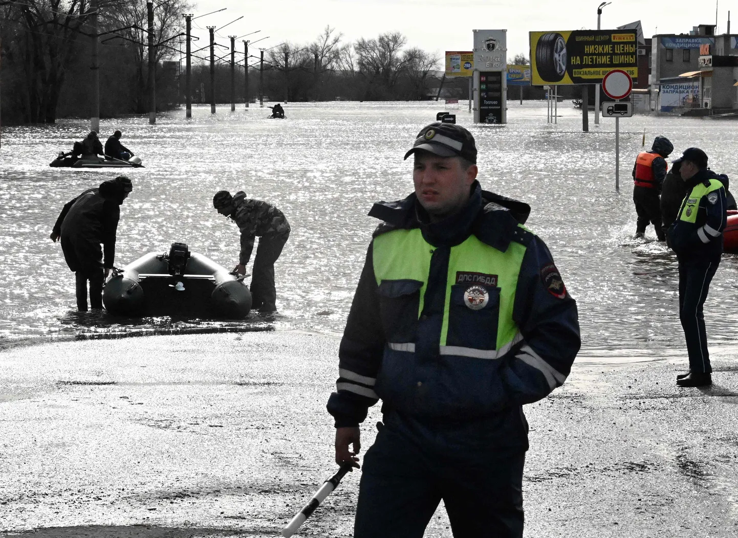 Orski linnas on politseil tulnud kehastuda veepolitseiks.