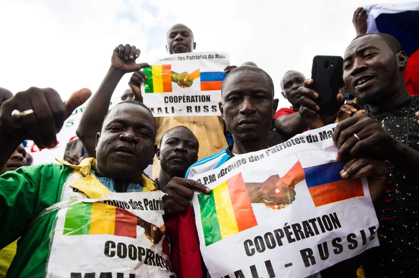 Malis levivad ka MINUSMA- ja Prantsusmaa-vastased meeleolud. Meeleavaldajad nõudsid mullu oktoobris Bamakos koalitsiooni loomist Venemaaga.