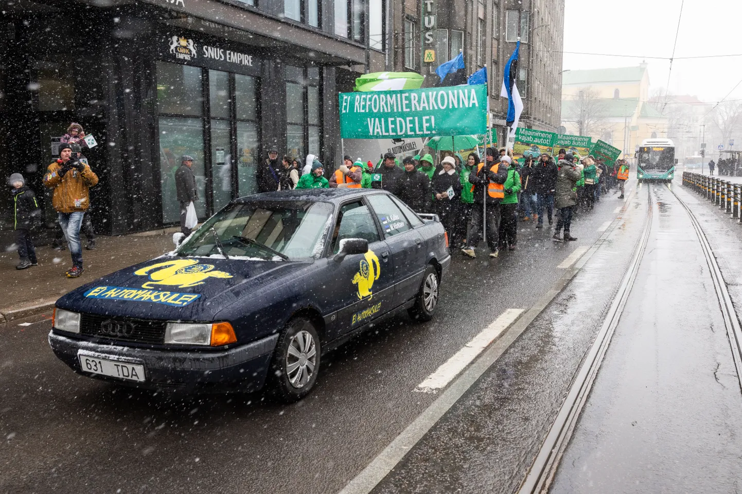 Keskerakonna rongkäik-meeleavaldus automaksu vastu.