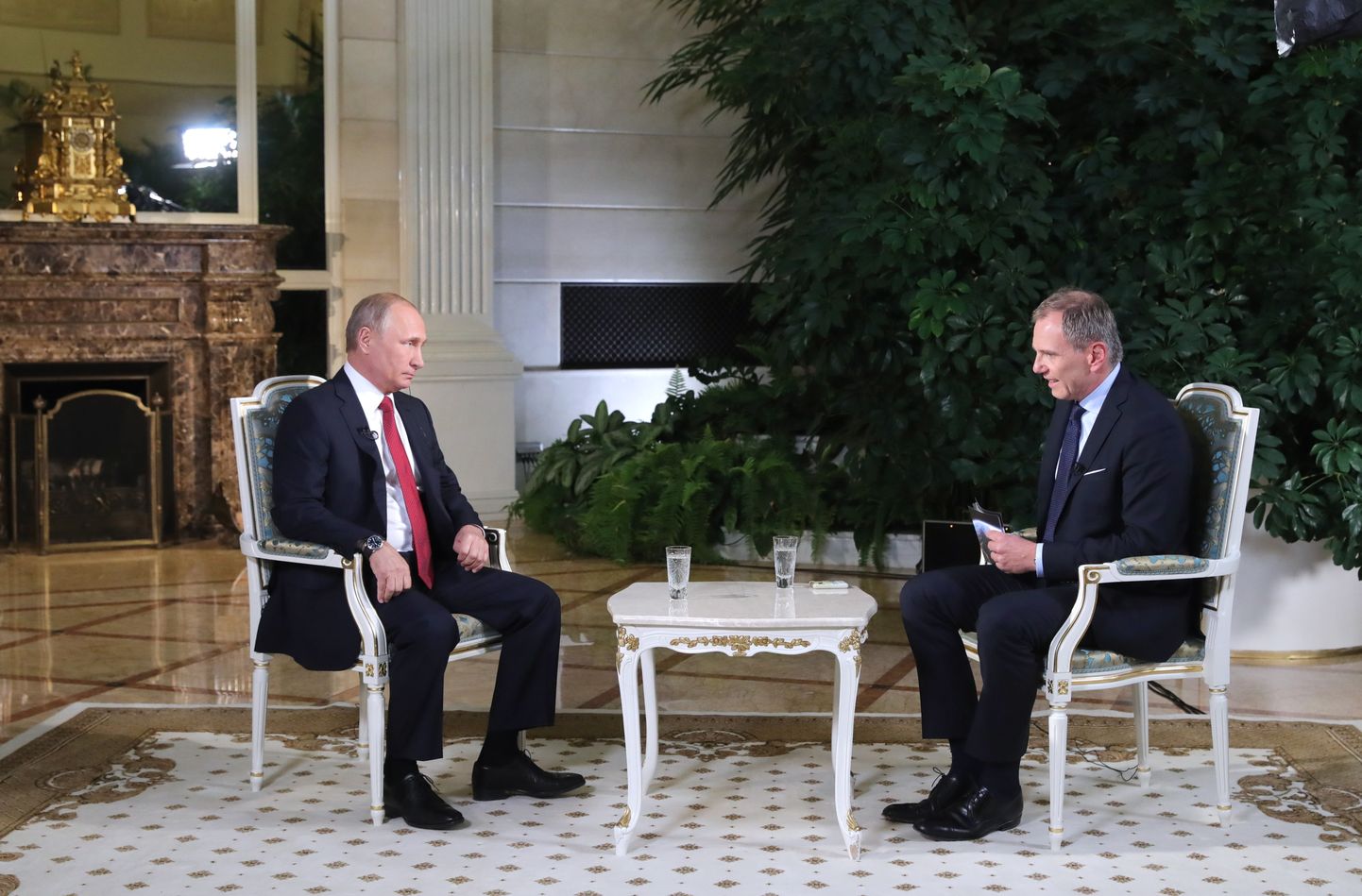 Владимир Путин дает интервью австрийскому журналисту.