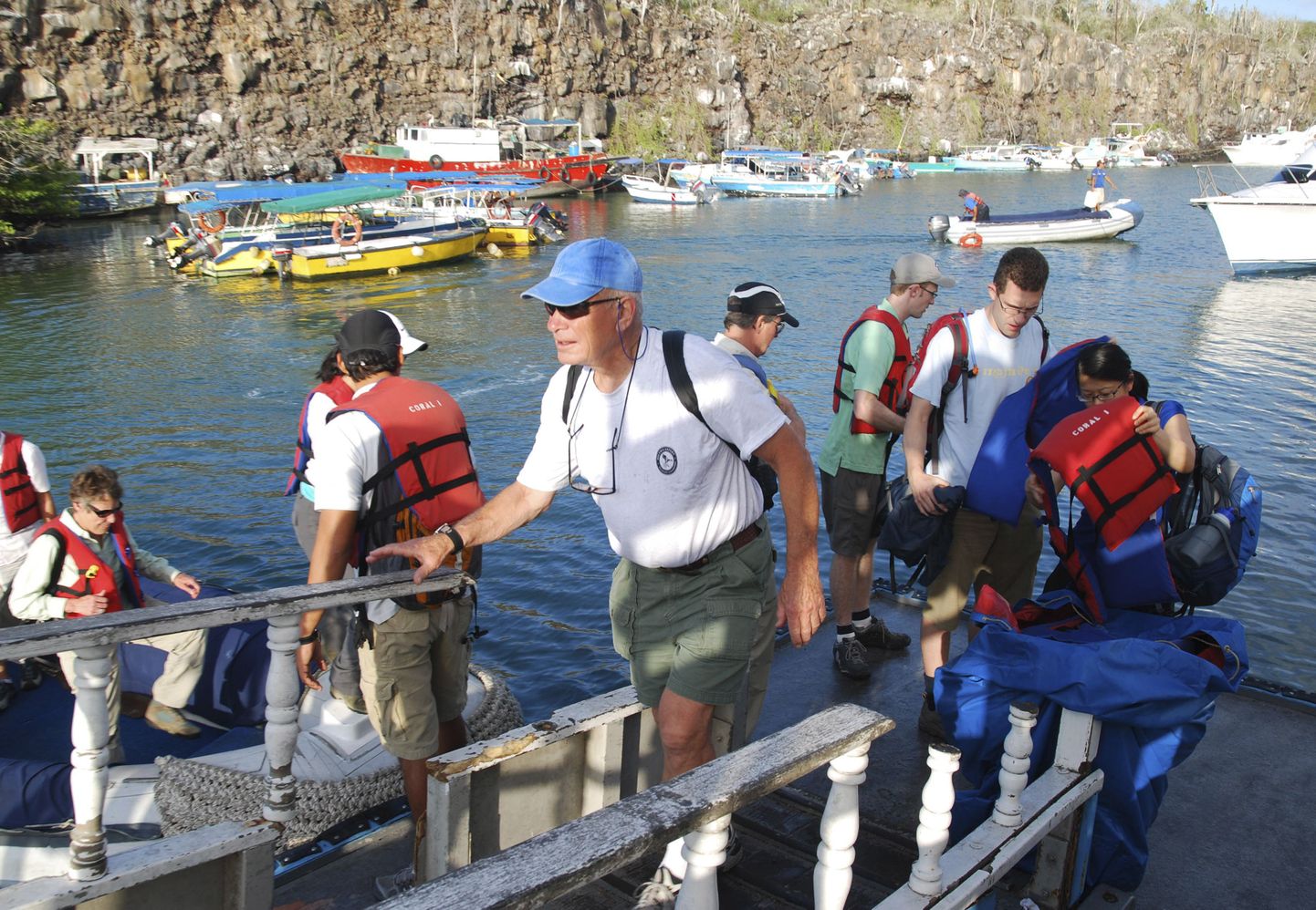 Turistid Galápagose saarel.