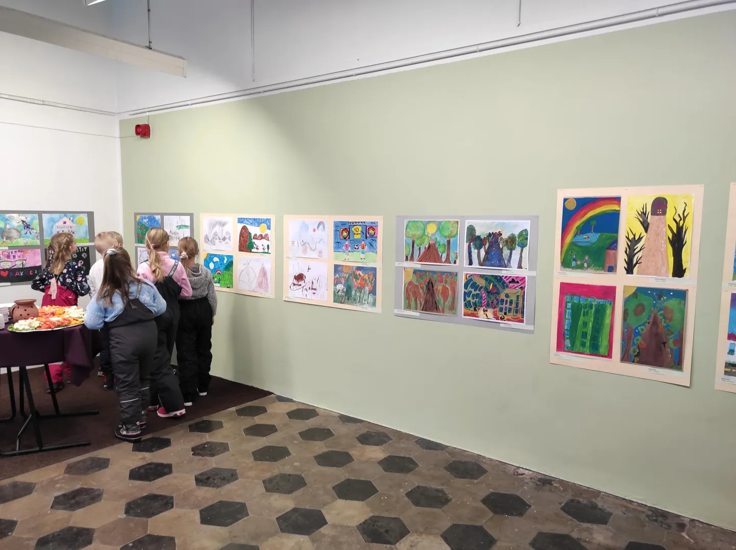 Lastejoonistuste näitusega tähistati mullu Rakvere Galerii
25. sünnipäeva.