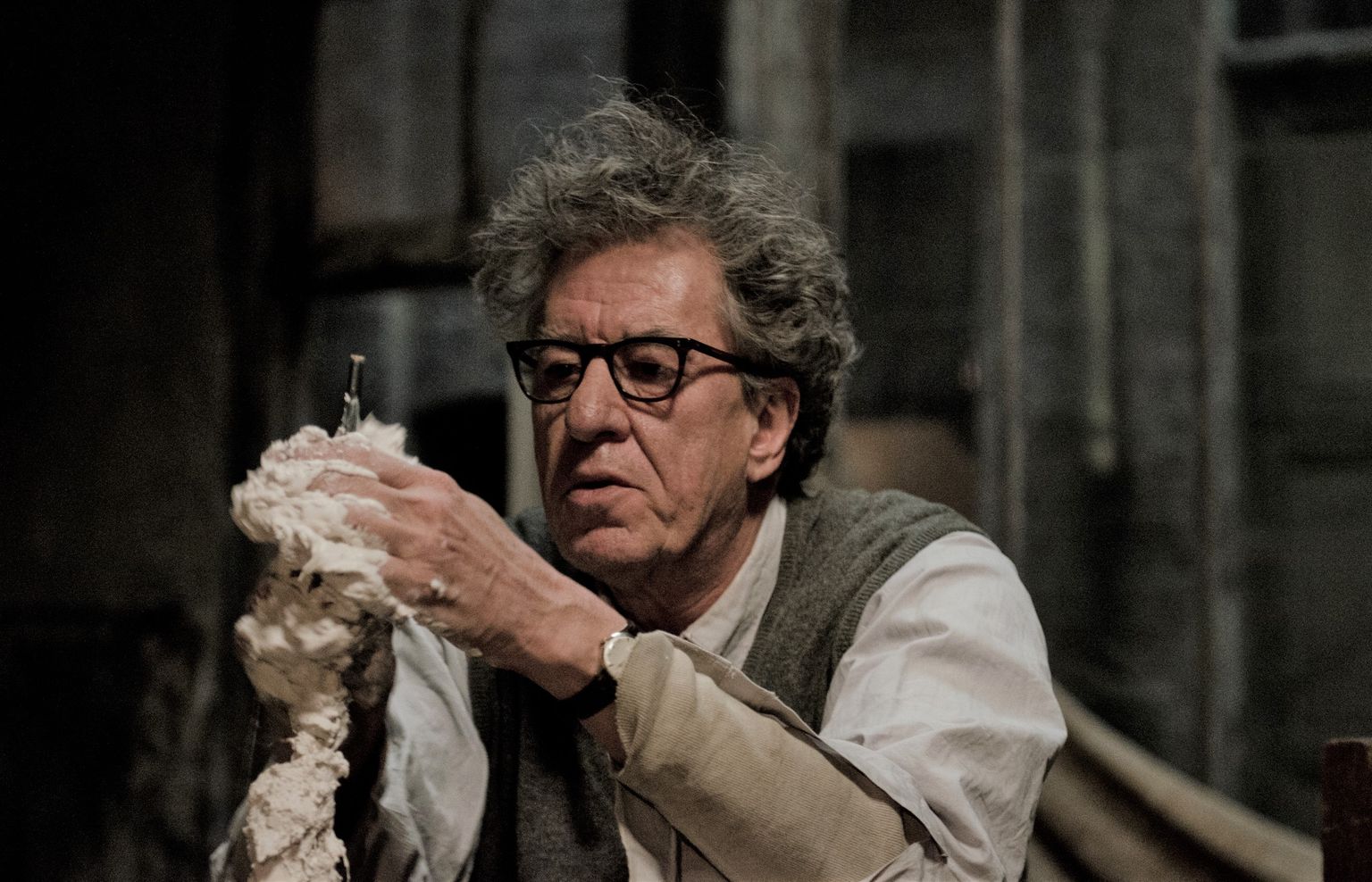 Geoffrey Rush kehastab «Viimases portrees» skulptor Alberto Giacomettit.