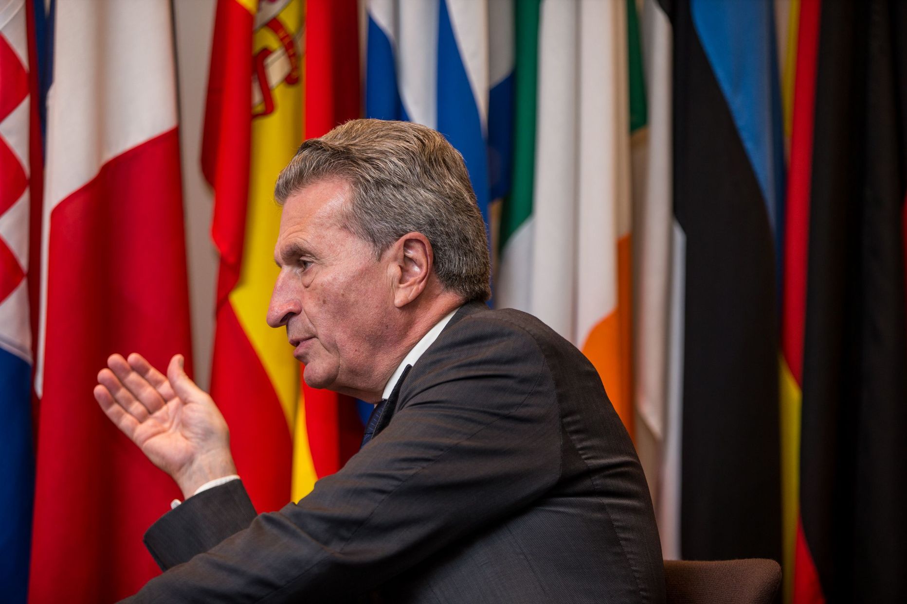 Kuigi ELi eelarvevolinik Günther Oettinger on jutult konkreetne ja sirgejooneline, rõhutab ta 2020. aasta järgse ELi eelarve koostamisel vajadust kuulata ära kõigi liikmesriikide seisukohad.