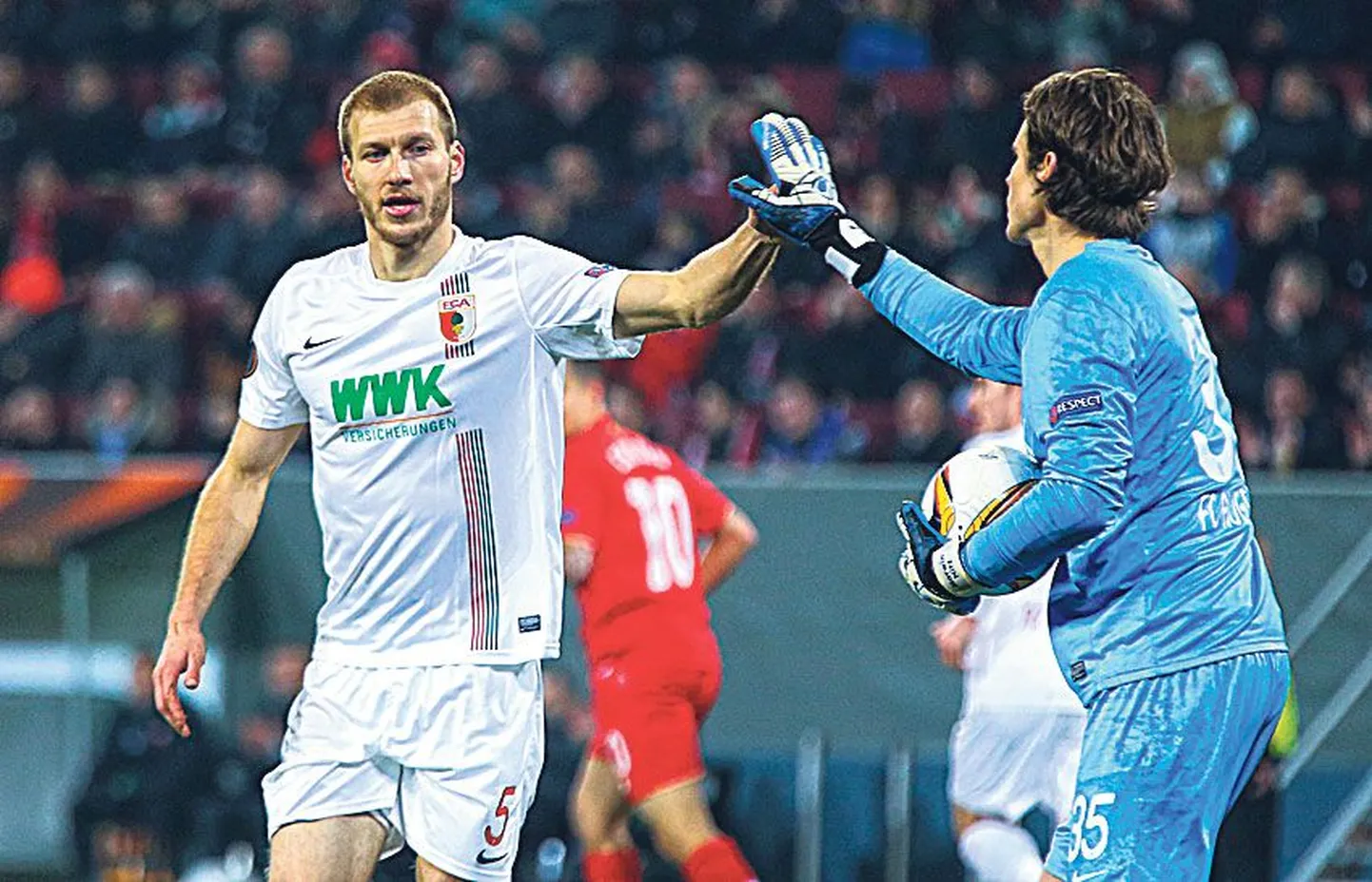 Ragnar Klavan (vasakul) ja Marwin Hitz. Mõlemad kuuluvad klubi legendi hulka.