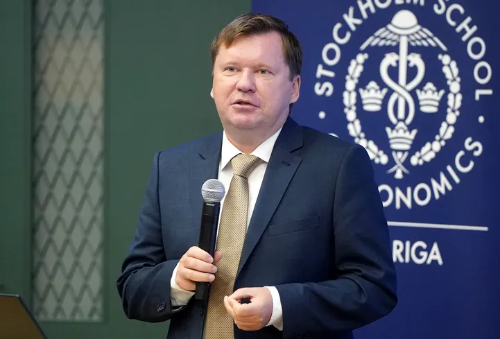 Eksperts kritizē lēmumu atcelt prasību fiziskām personām norādīt ...