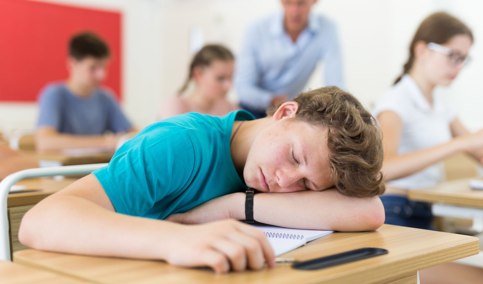 Noorukieas vajab keha normaalseks toimimiseks rohkem und. Teismeline peaks magama vähemalt 8-10 tundi.