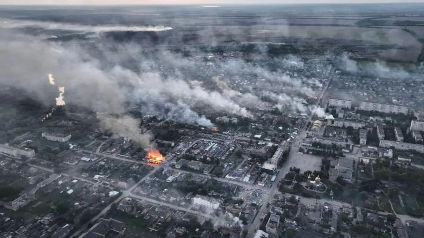 Россия уничтожает приграничный город Волчанск огнем артиллерии и авиабомбами