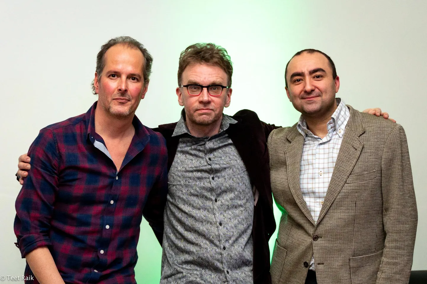 Soome trummar Markku Ounaskari (vasakul), eesti kitarrist Jaak Sooäär ja armeenia-eesti bassist Ara Yaralyan moodustasid trio 2016. aasta kevadel.