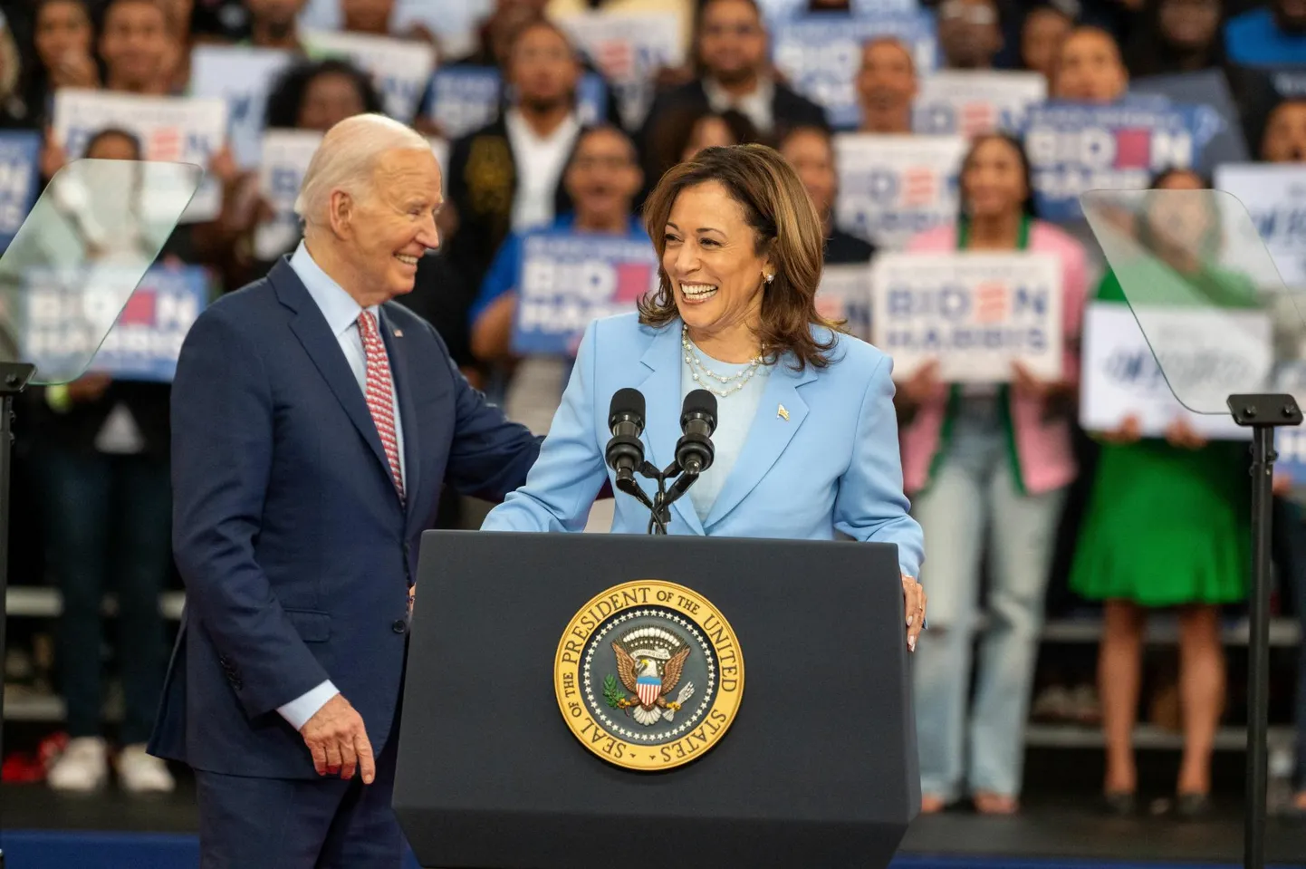 Ameerika Ühendriikide president Joe Biden ja asepresident Kamala Harris Philadelphias kampaaniat tegemas.