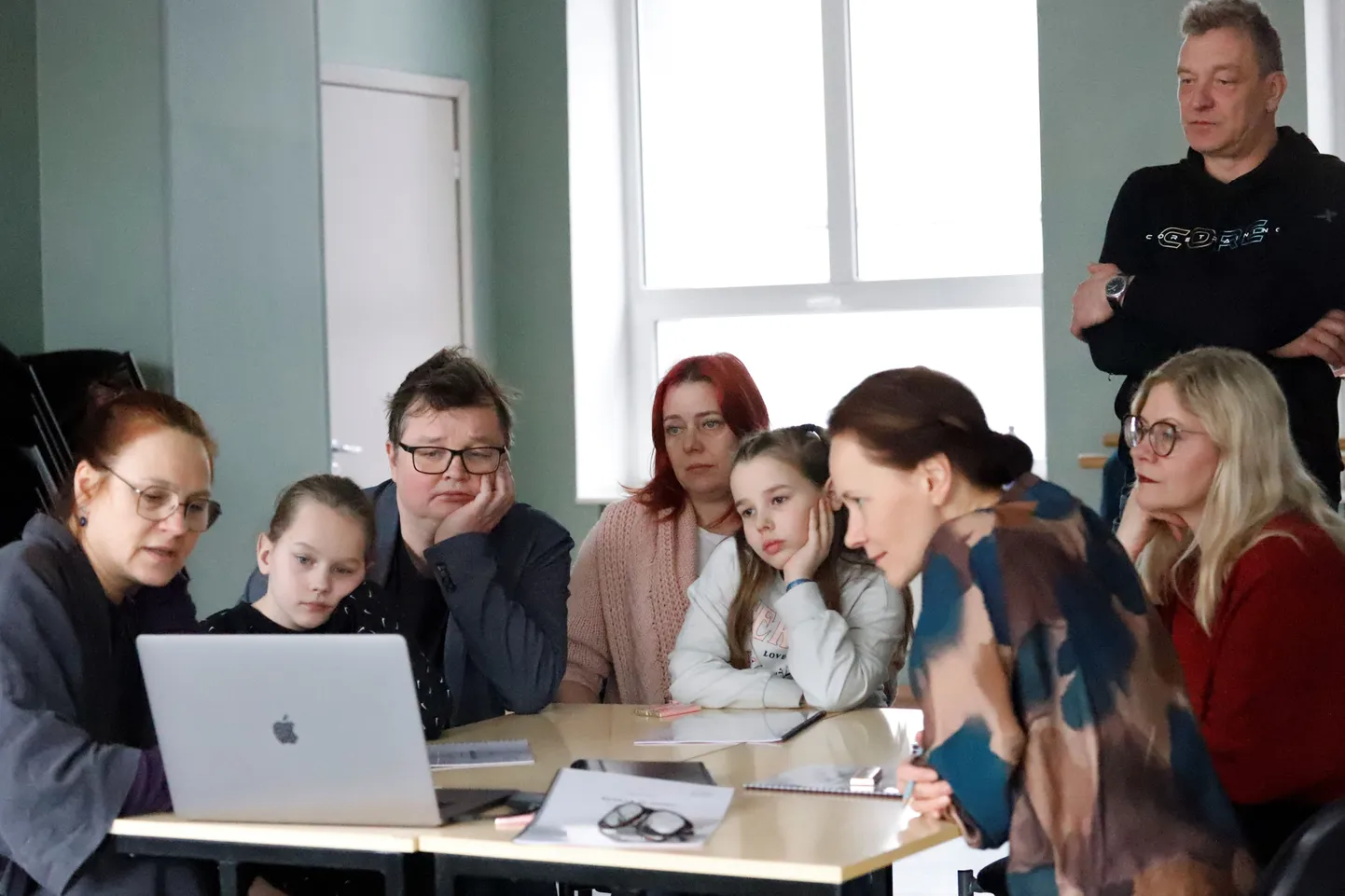 Lastelavastuse «Marta ja Miisu» lavateksti esimene lugemine.