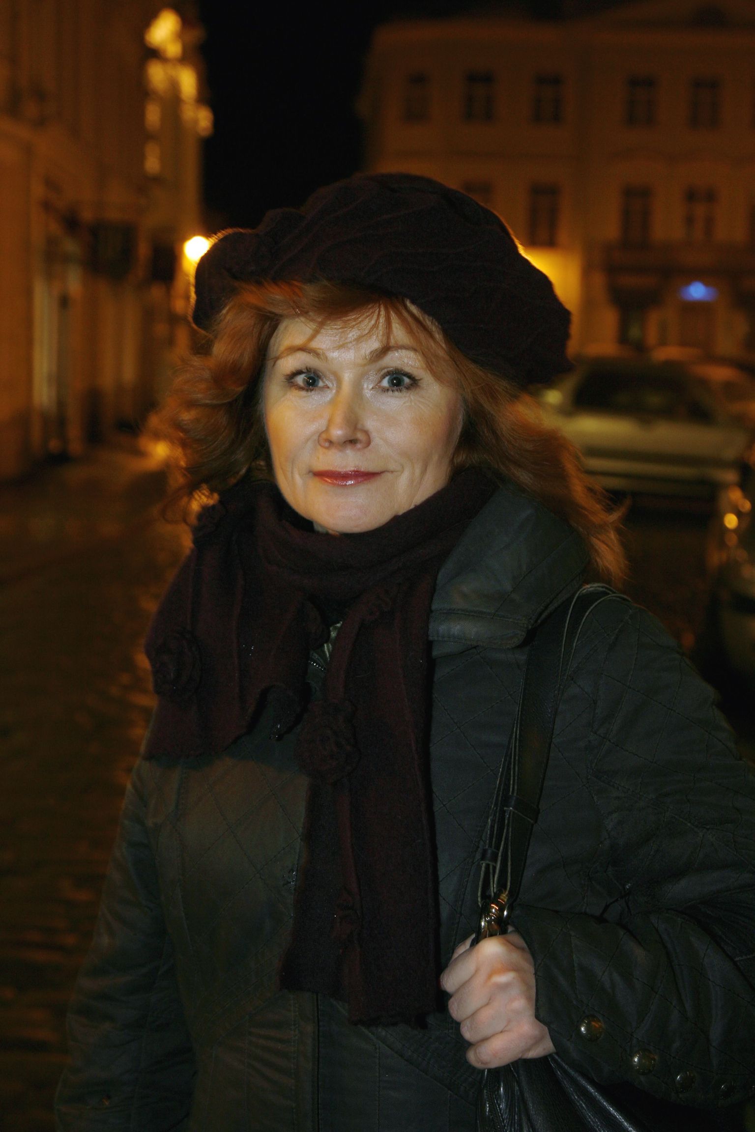 Doris Kareva oma juubeli eelõhtul Tallinna vanalinnas Pikal tänaval. Palju õnne!
