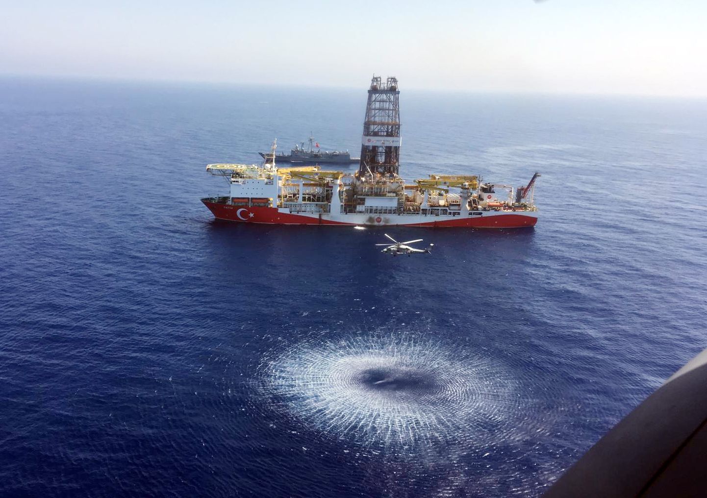Türgile kuuluv puurlaev Fatih eelmisel suvel Vahemerel Küprose lähedal. Türgi kavatseb hoolimata avalikust hukkamõistust alustada nafta- ja gaasi puurimist Küprose rannikuvetest.