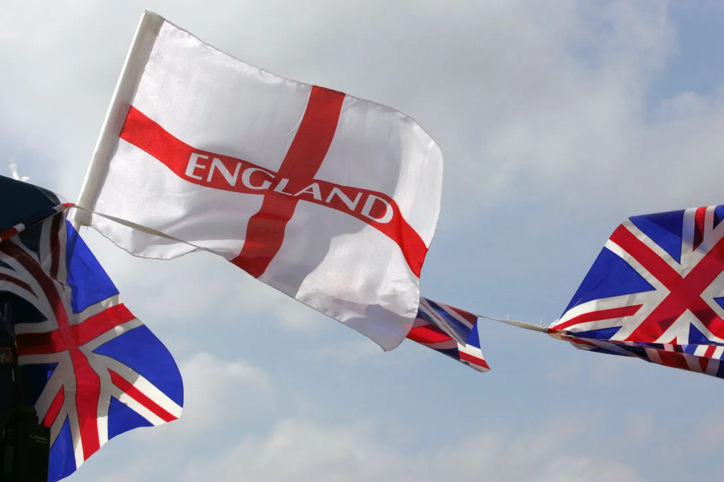 Флаги Англии и Великобритании.