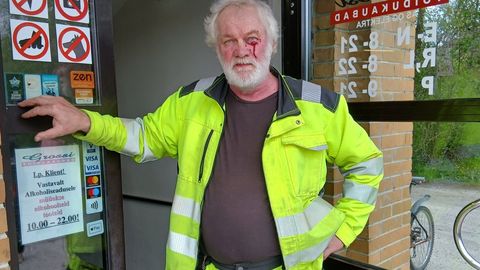 MADIN RAKKE POES ⟩ Verise silmaga kunstnik Hando Kuntro hoidis teda rünnanud meest politsei tulekuni ise kinni