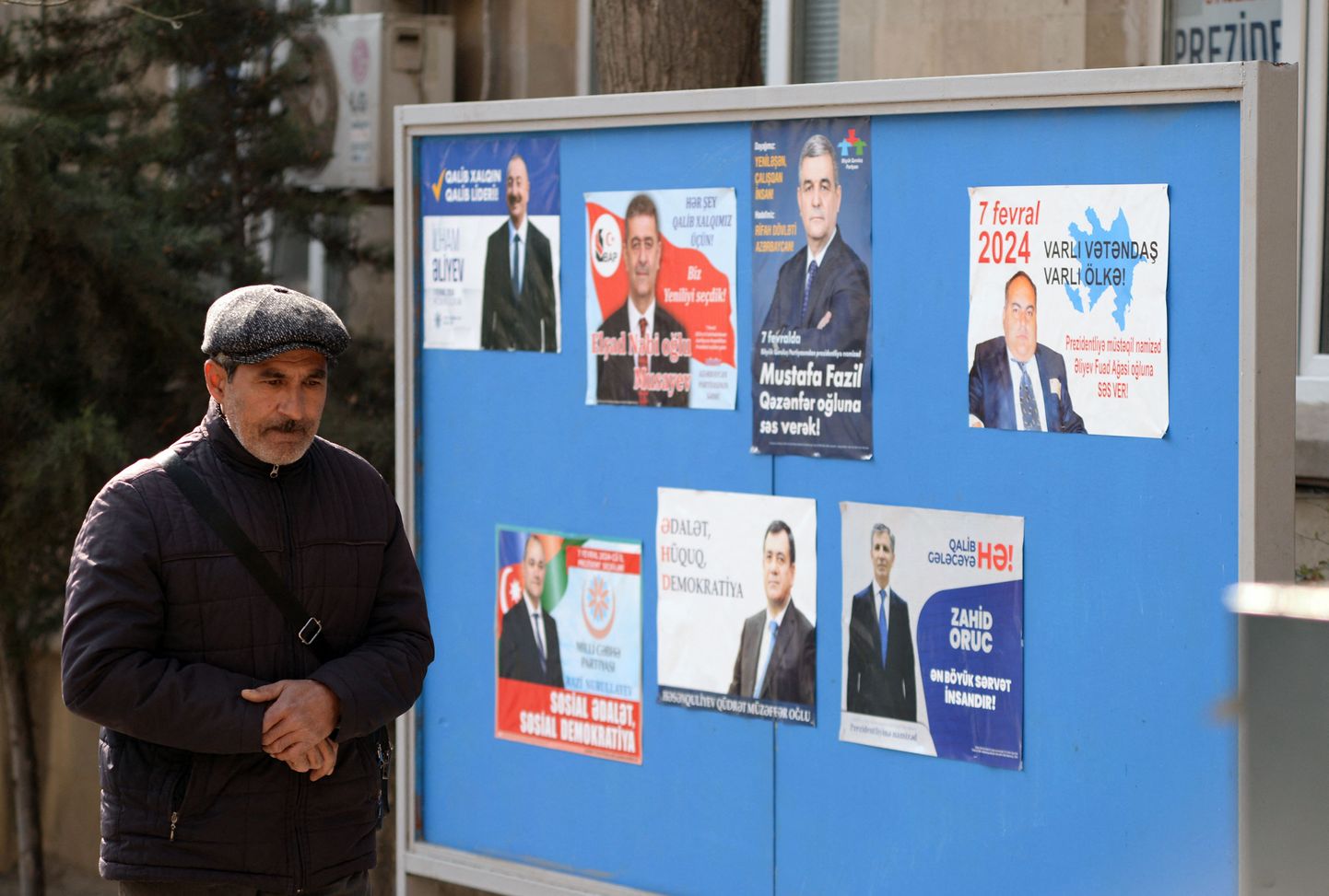 Aserbaidžaani presidendikandidaatide valimisplakatid.