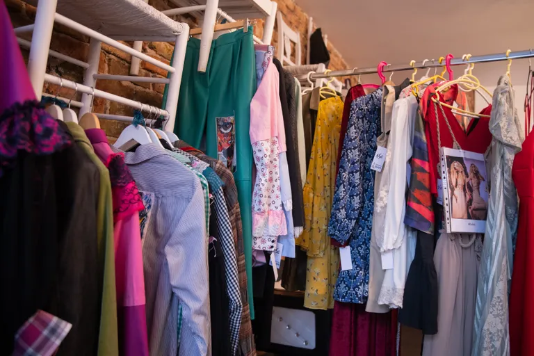 "Fashion BAR" Rīgā notiek slavenību Andele Mandele