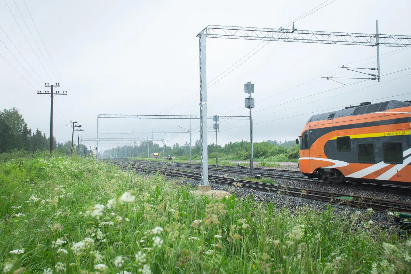 Kaarepere ja Tabivere vahel sirgemaks tehtud raudteel hakkavad reisirongid tuleval aastal sõitma kiirusega 160 km/h.