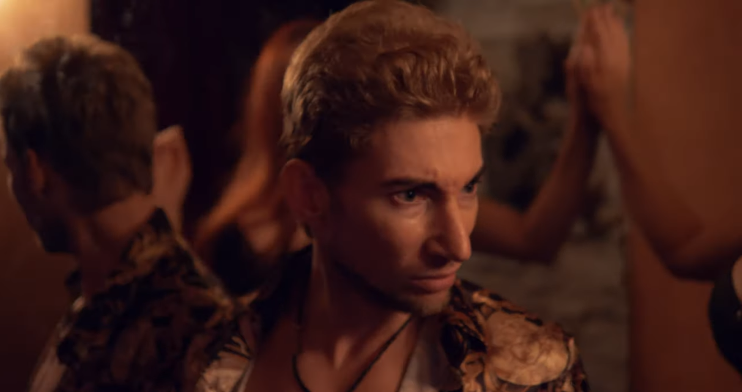 Marco Tasane muusikavideos «Peeglike Peeglike».