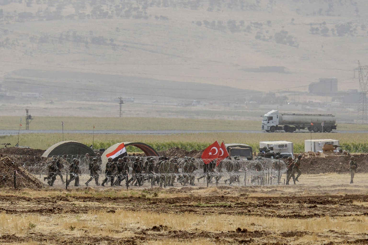 Türgi ja Iraagi sõjaväelaste ühisõppus eile Türgi-Süüria piiri lähistel Sirnakis.