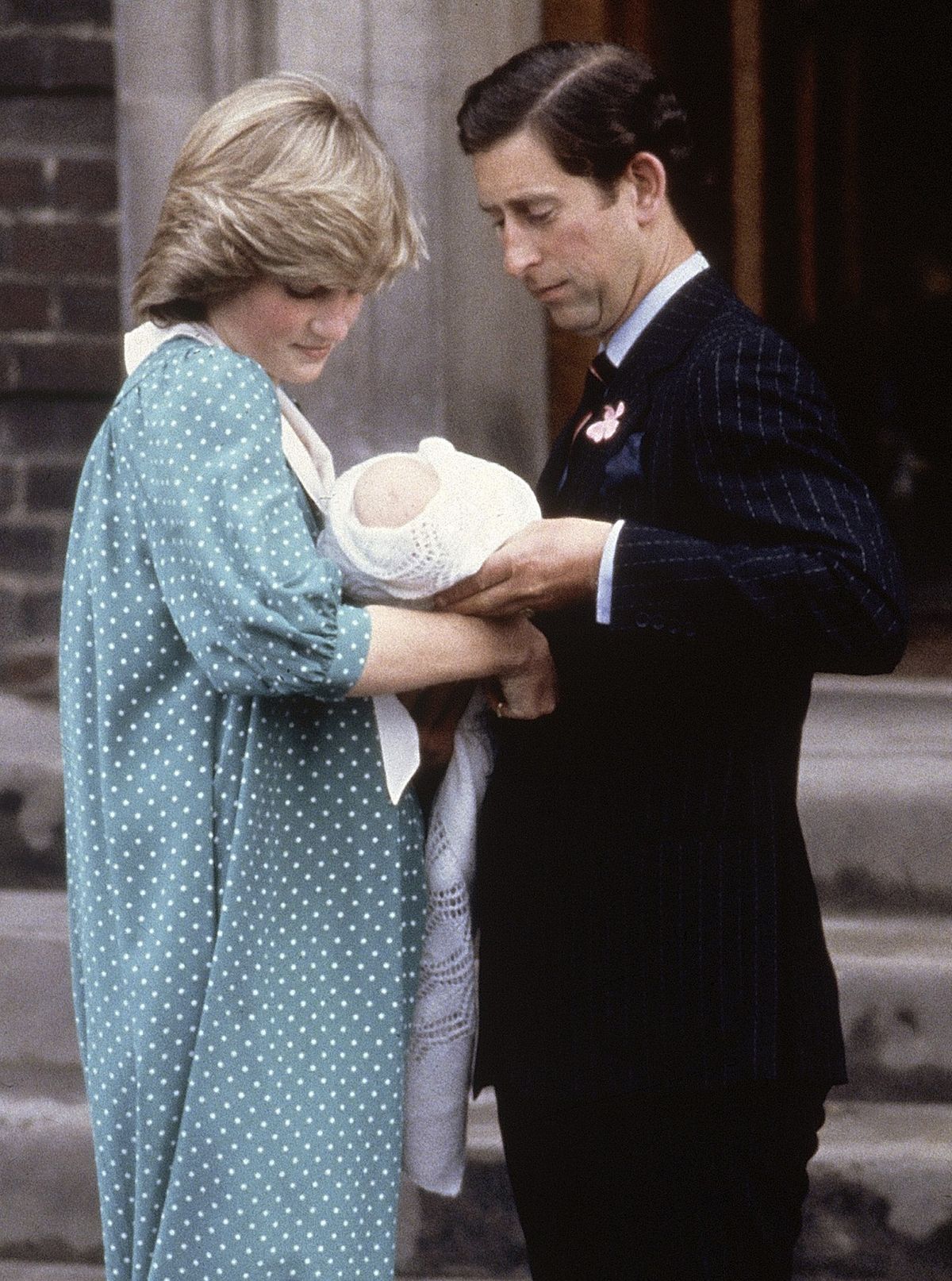 Printsess Diana ja prints Charles oma esimese poja Williamiga, 22. juuni 1982. aastal.