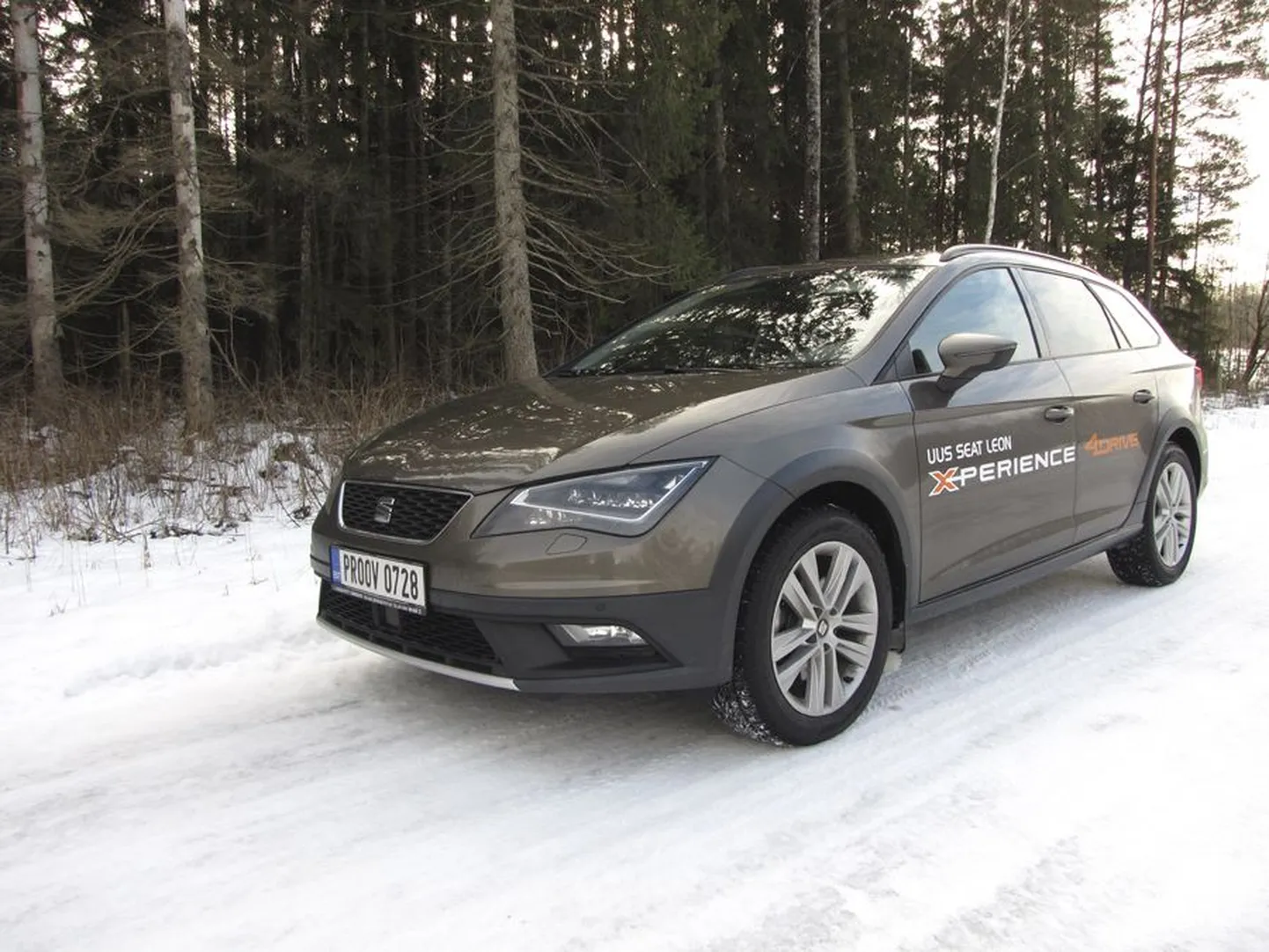 Seat Leon X-Perience on valminud sama valemi järgi kui näiteks selle sõsarmudel Škoda Octavia Scout. Võeti harilik universaalkerega sõiduauto, anti sellele neli vedavat ratast, pandi see maast veidi kõrgemale «istuma» ja lisati kriimustuste eest kaitsvaid katteid.