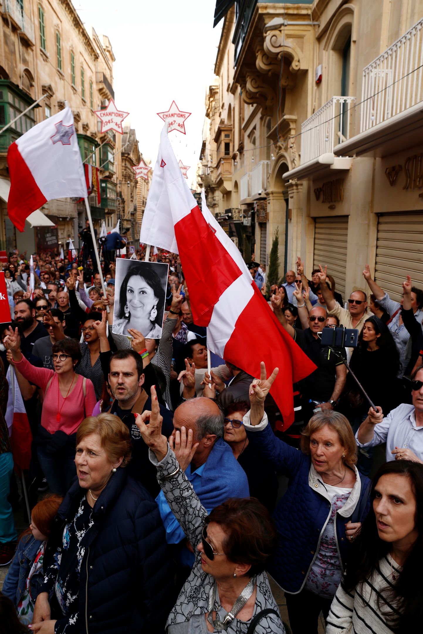 Pühapäeval marssisid Valletta tänavatel meeleavaldajad, et näidata oma pahameelt valitsuse korruptsiooni vastu, mida paljastas mullu tapetud ajakirjanik Daphne Caruana Galizia.
