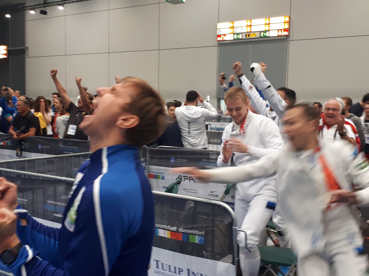 Niimoodi rõõmustasid Nikolai Novosjolov ja Eesti meeskond juunikuus Düsseldorfis peetud EMil pärast võitu Prantsusmaa üle.