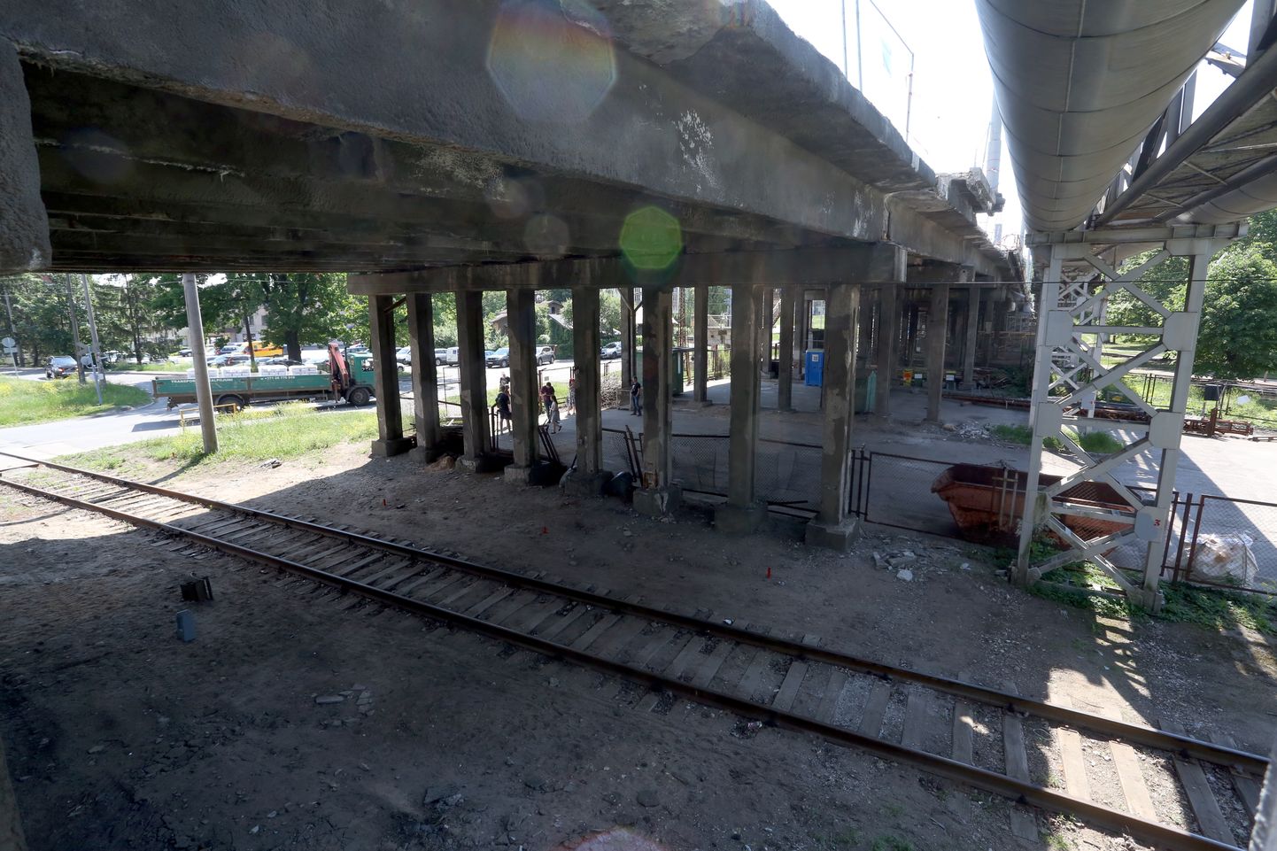 Уже в среду откроют железнодорожный переезд под Брасским мостом
