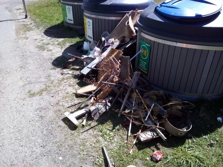 Kui konteiner on täis, tuleb praht koju tagasi viia või leida mõni teine konteiner, kus ruumi rohkem.