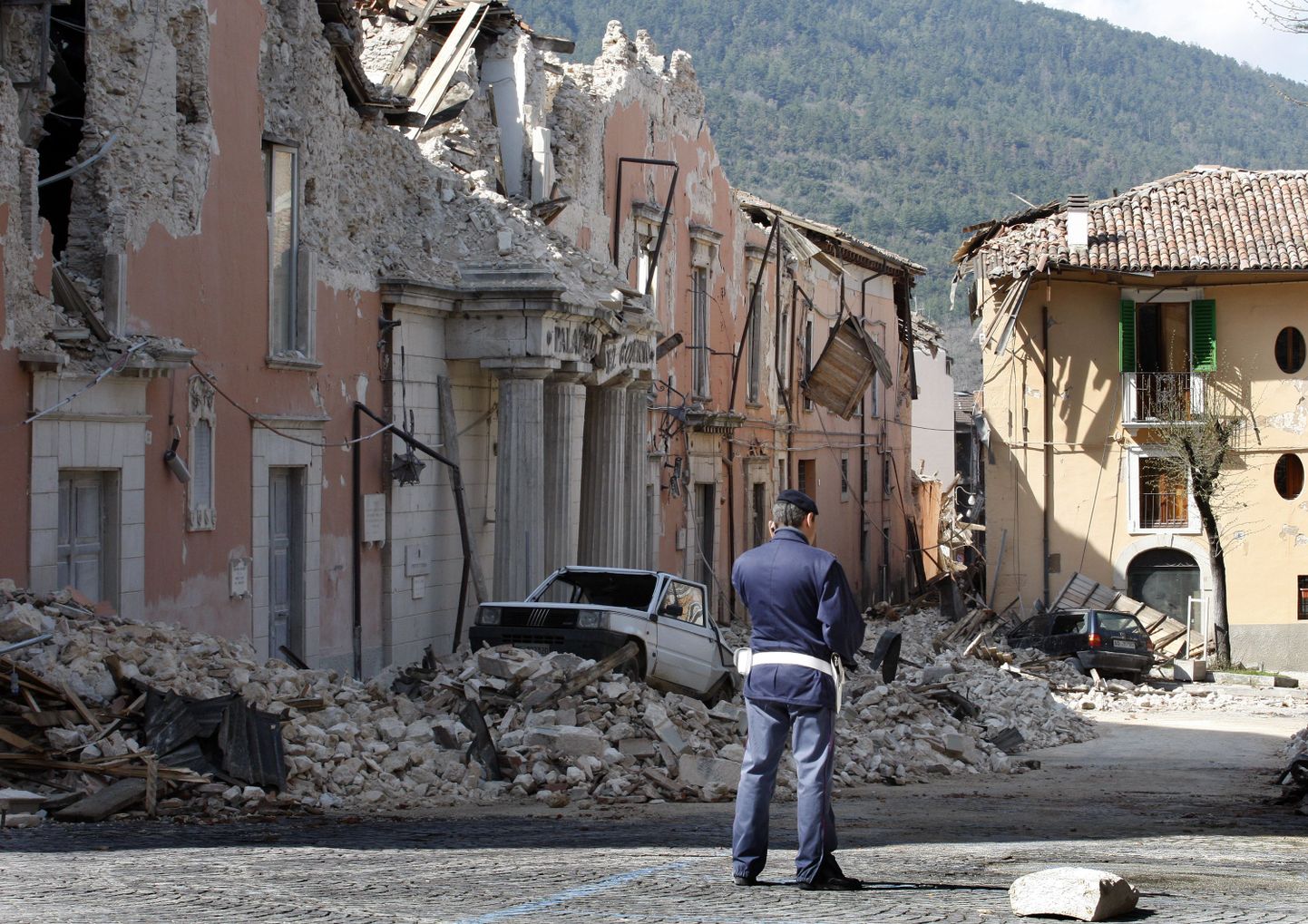 Palazzo Del Governo pärast maavärinat.