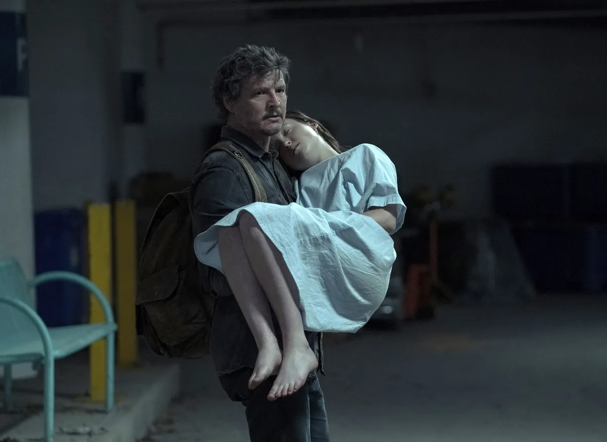 Педро Паскаль и Белла Рэмзи в сериале The Last of Us