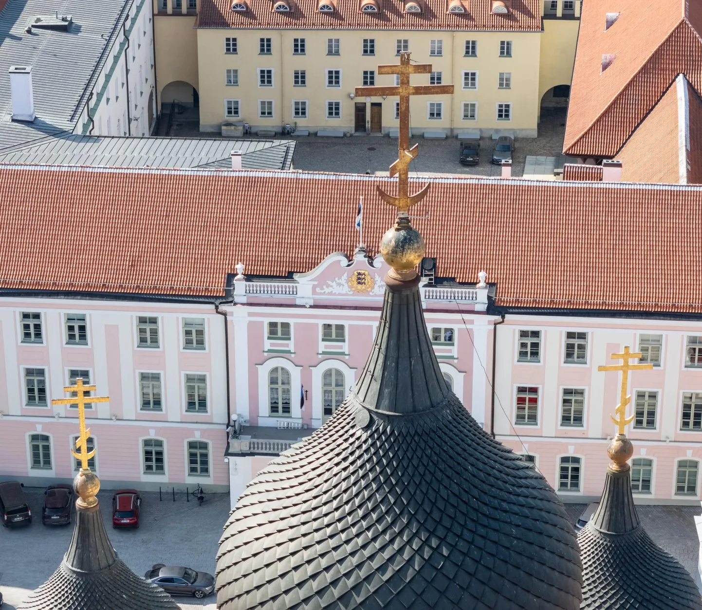Seaduse eesmärk ei ole piirata usuvabadust.

Tähtis on see, et Kremlist ei peaks olema võimalik määrata Eesti usuelu ja mõjutada Eesti riiki. Esiplaanil Aleksander Nevski katedraal Toompeal.