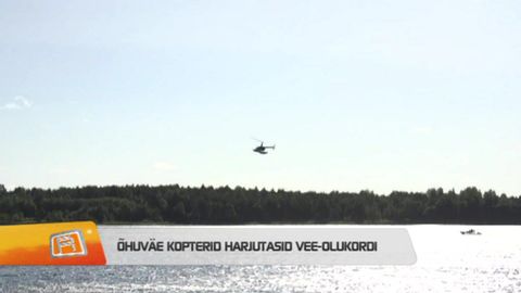 Посадку вертолета на воду в карьере Румму сняли на видео