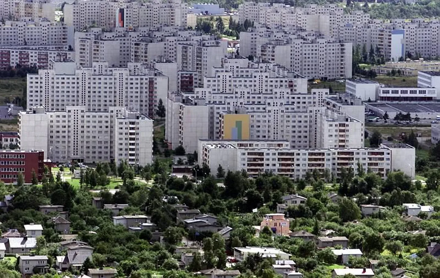 Самый населенный район Таллинна - Ласнамяэ.