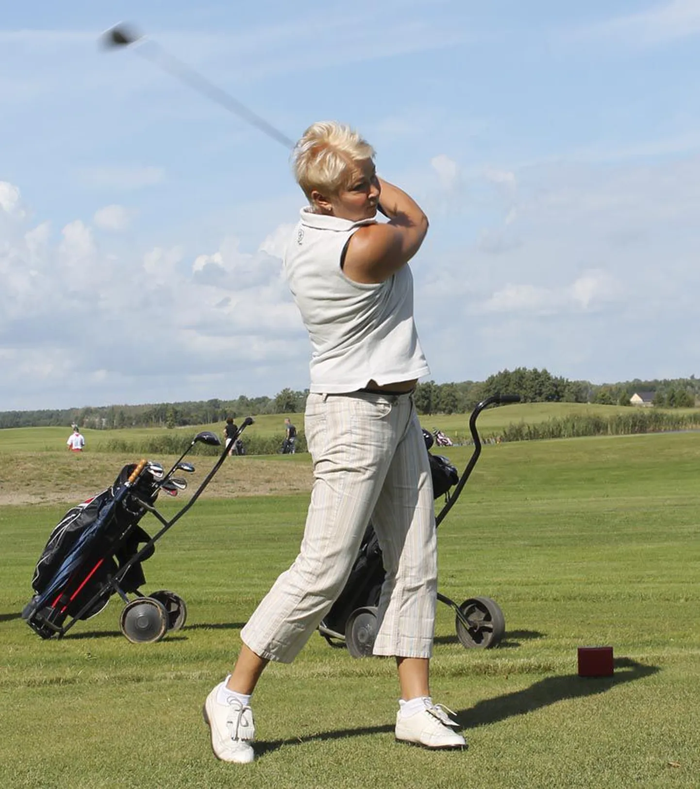 Naistest pälvis mullu Viljandi golfimeistri medali Ingrid Säga.