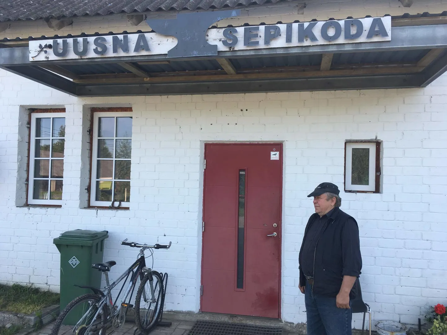 Kui jalgratas on ukse ees, on sepp töökojas külarahvale abi pakkumas.