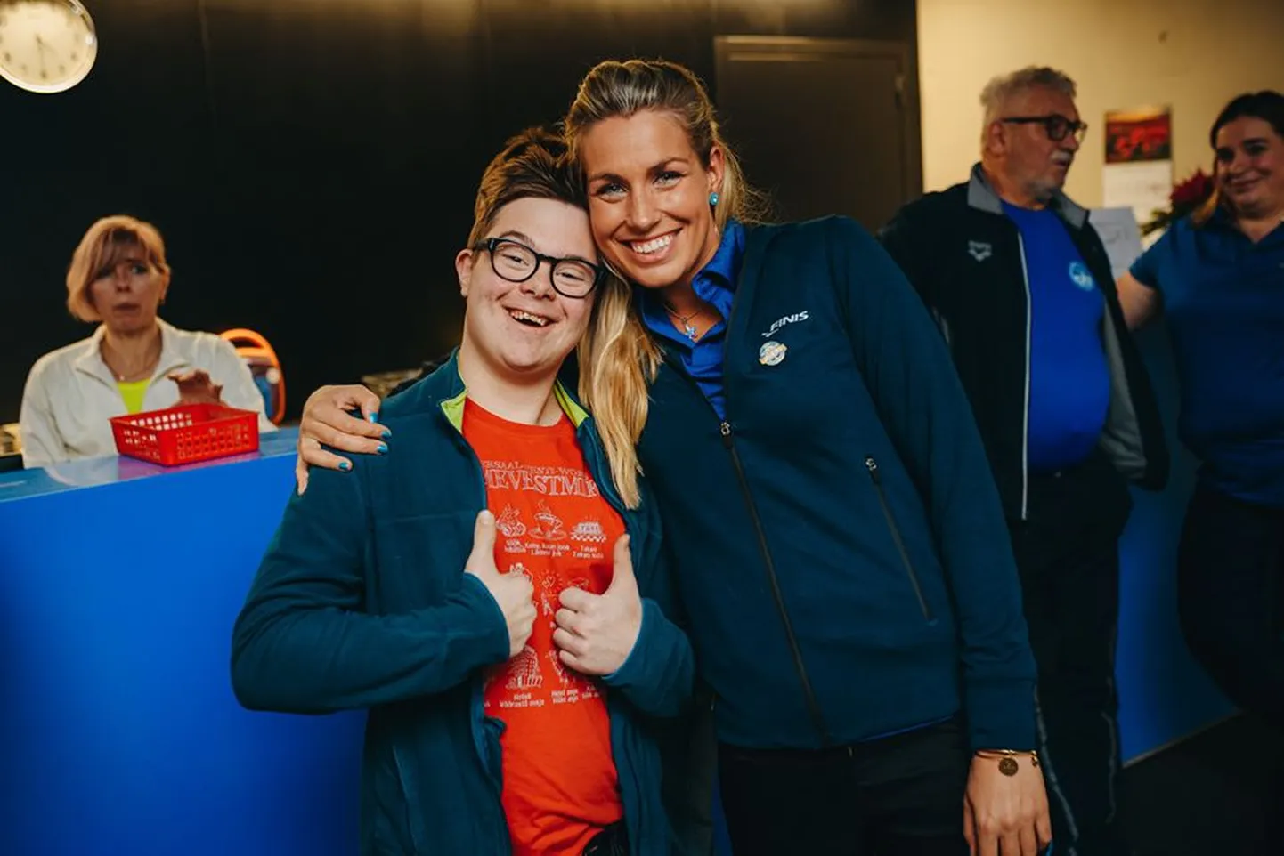 Ujuja Merle Liivand disainis Eesti motiividega ujumistrikoode ja -pükste kollektsiooni, et toetada erivajadustega sportlasi.