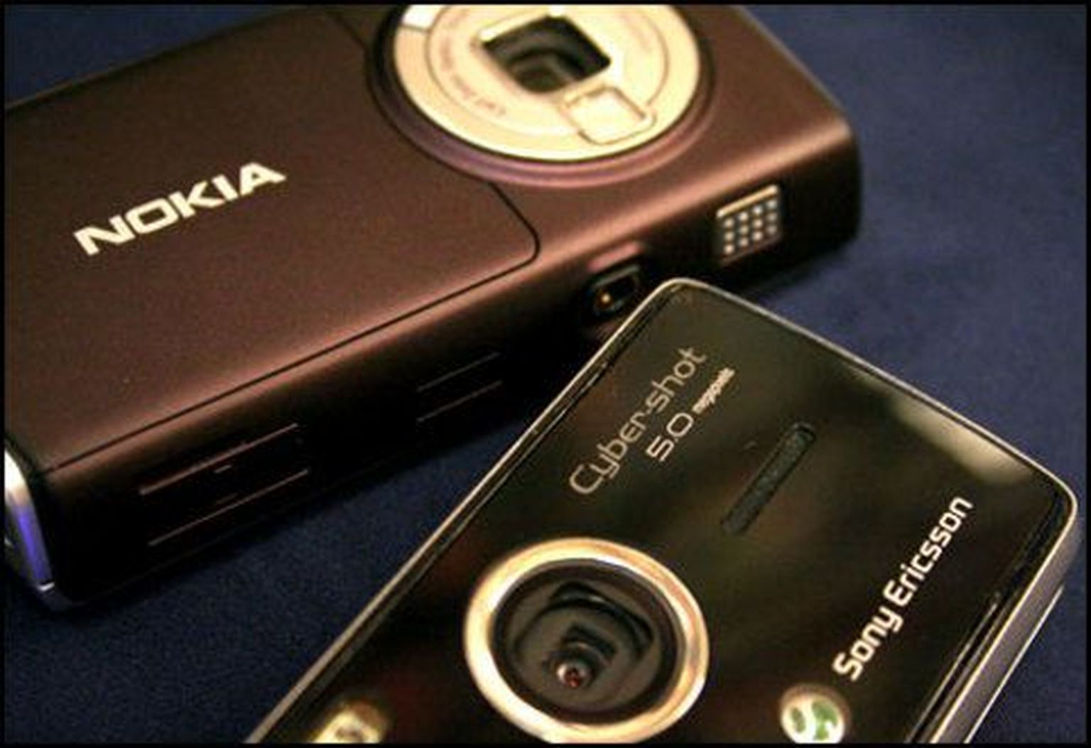 5-megapiksliste kaameratega telefonid Nokia N95 ja Sony Ericsson K850i.