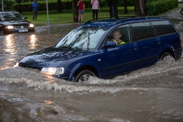 Juunis uputas Jakobsoni tänaval taaskord.
