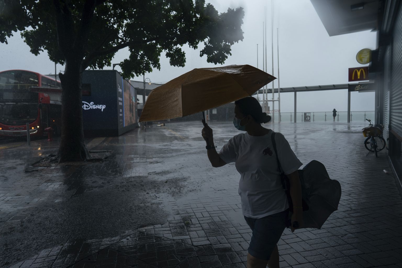 Troopiline torm Ma-on jõudis Hongkongi.