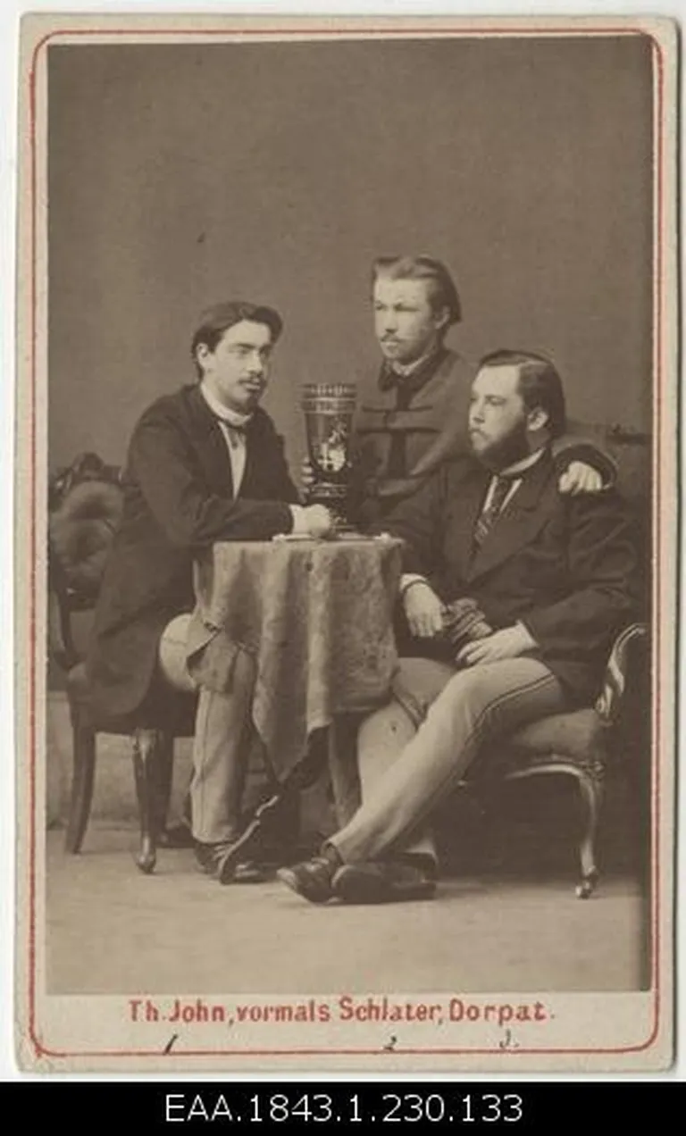 Korporatsioon «Estonia» liikmed Arthur Bätge, Edwin Hörschelmann ja Christoph Mickwitz, grupifoto 1870.