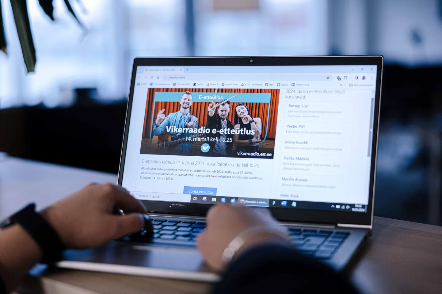 Lisaks Vikerraadio otse-eetrile sai e-etteütluse teksti kuulata internetist.