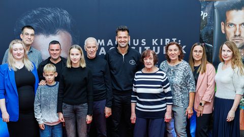 GALERII ⟩ Odasangarist rääkiv film püüab tema kodulinnas publikurekordit